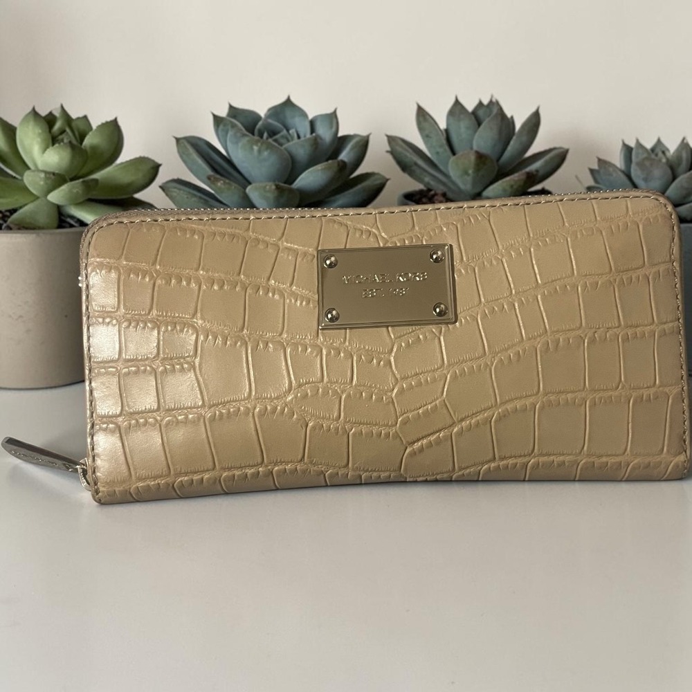 Michael Kors Wallet Womens OS Tan Croc Embossed Leather Zip Around Jetโ Set